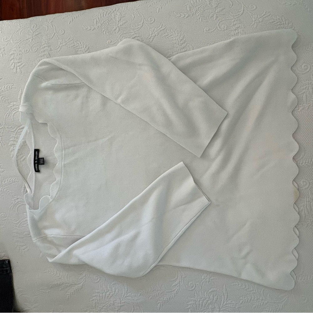 Cable & Gauge White scalloped sweater